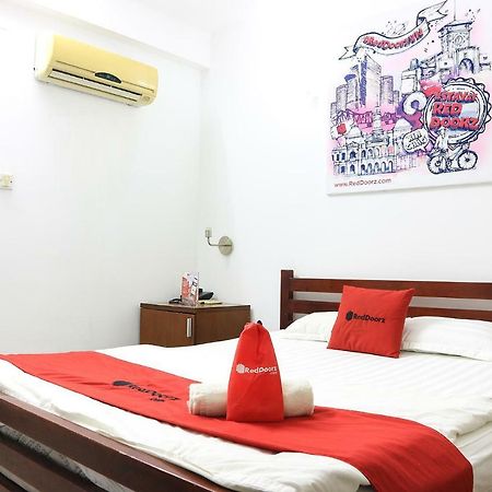 Reddoorz Near Gia Dinh International Hospital Hotell Ho Chi Minh-staden Exteriör bild