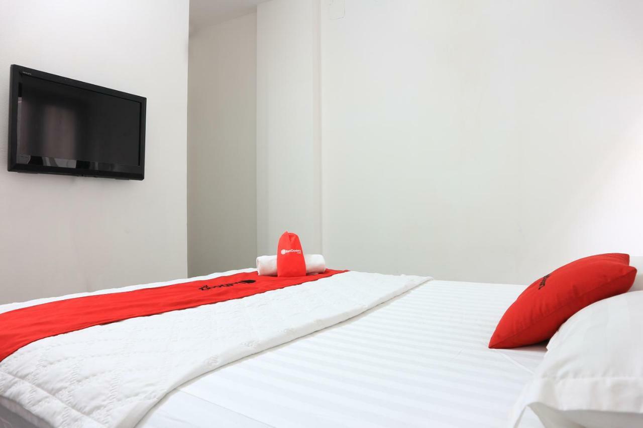 Reddoorz Near Gia Dinh International Hospital Hotell Ho Chi Minh-staden Exteriör bild